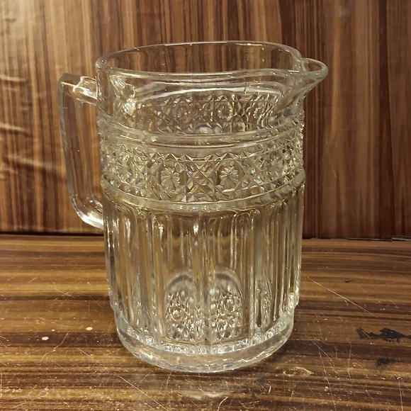 Vintage antique Higbee glass EAPG pitcher creamer - Picture 2 of 5